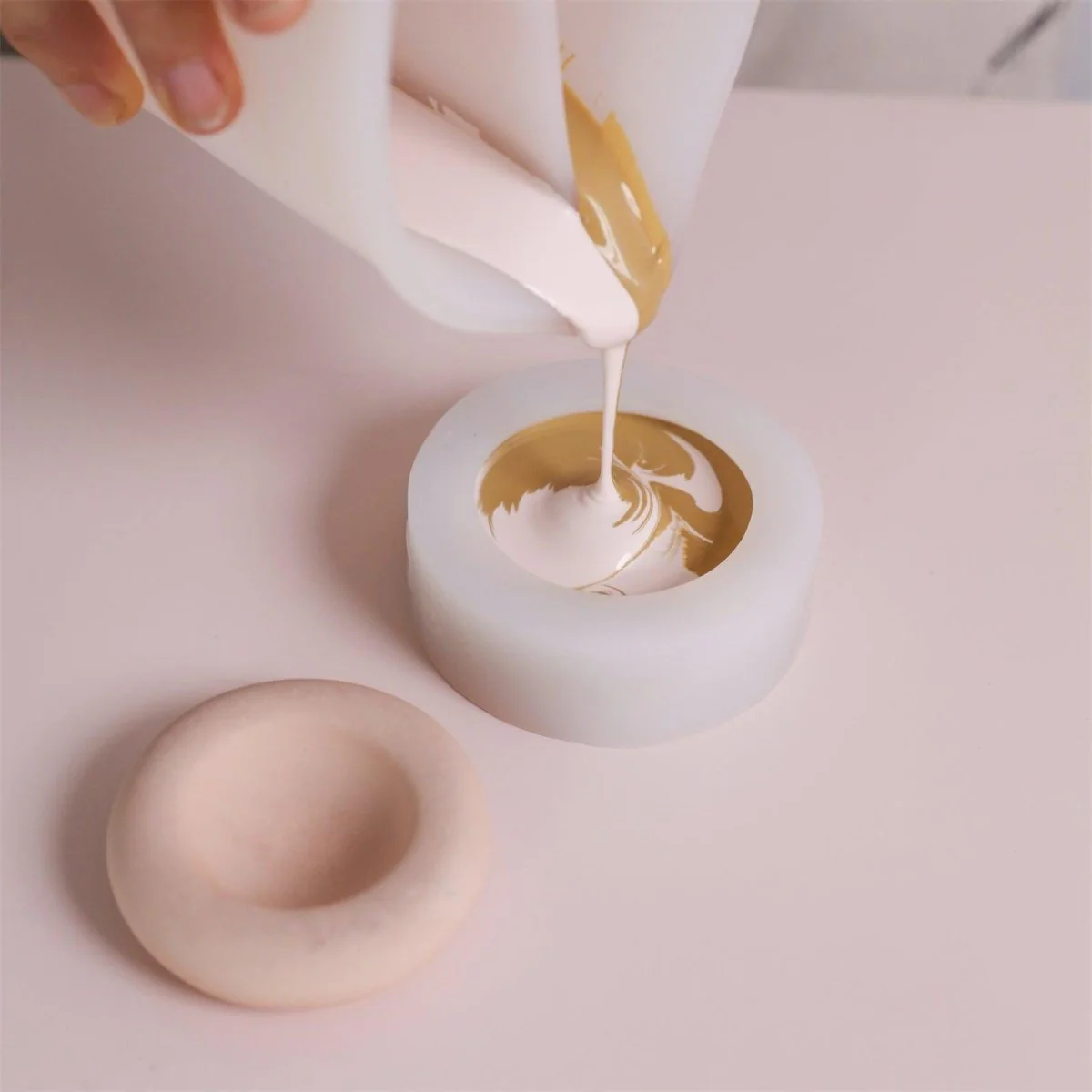 1-Egg Ripple Round Egg Tray Mold - Image 5
