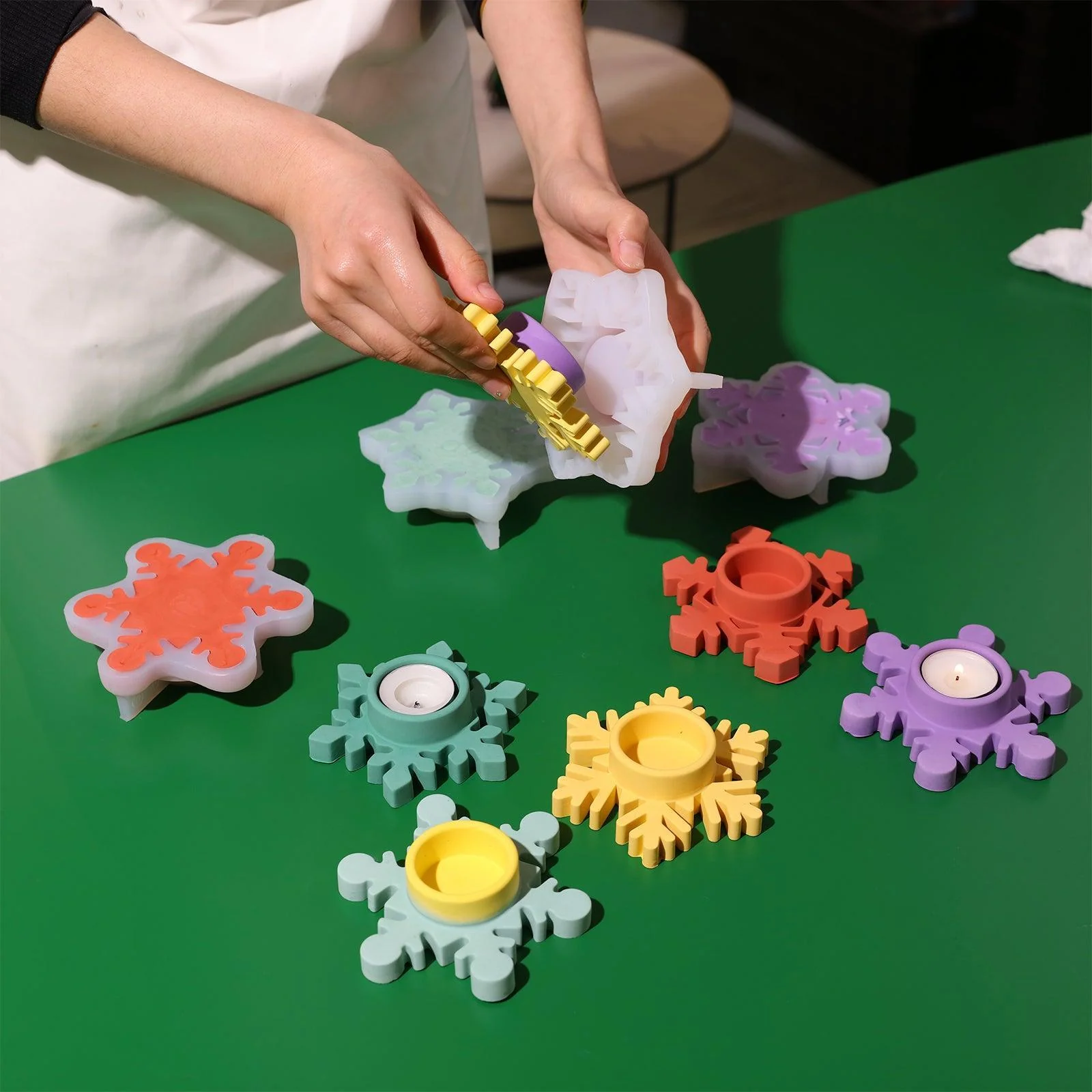 A Set of Four Christmas Snow Flake Tealight Candle Holder Silicone Molds - Image 2