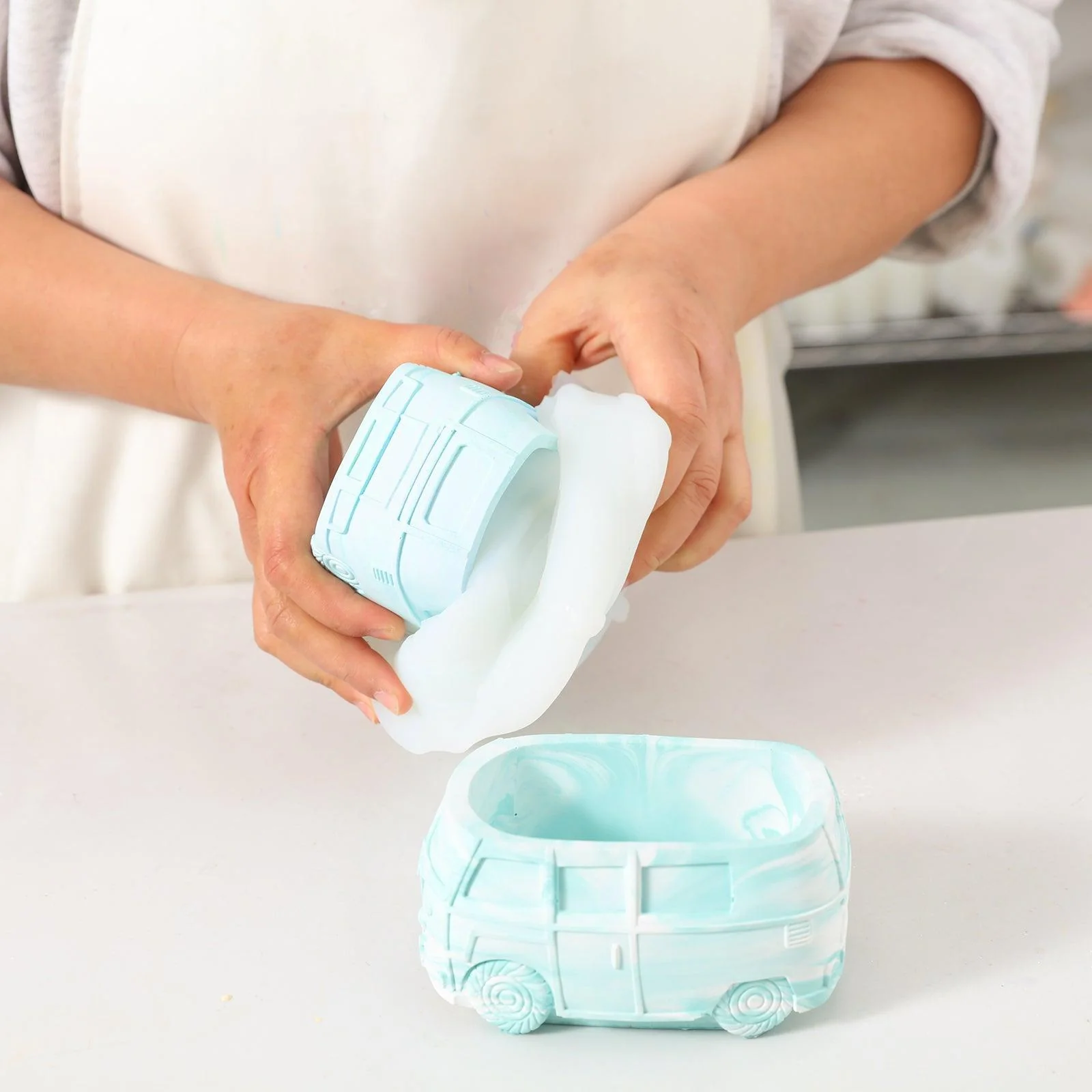 Kombi Vintage Camper Van Plant Pot Concrete Silicone Mold - Image 3
