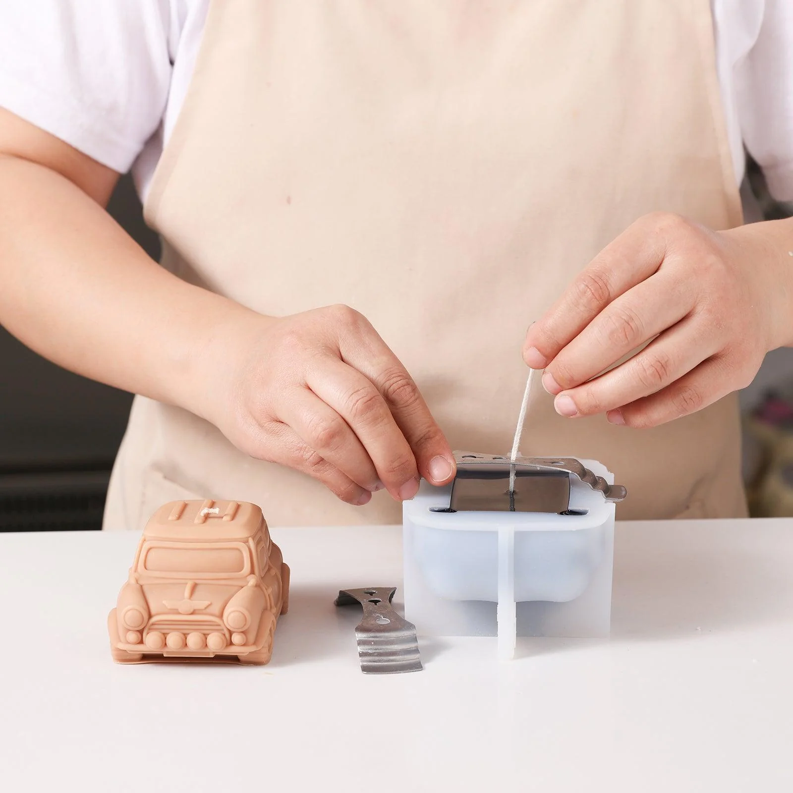 Retro-styled Car-Shaped Candle Silicone Mold - Image 3