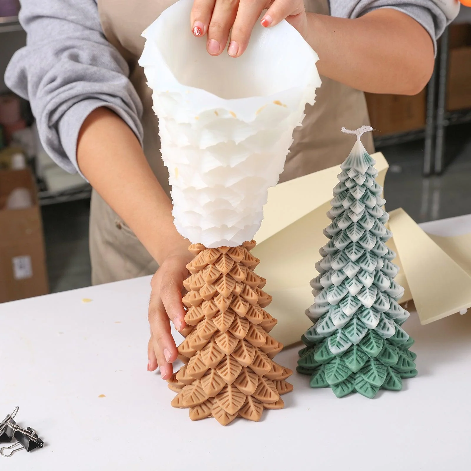 8.5'' Christmas Pine Tree Candle Silicone Mold - Image 2