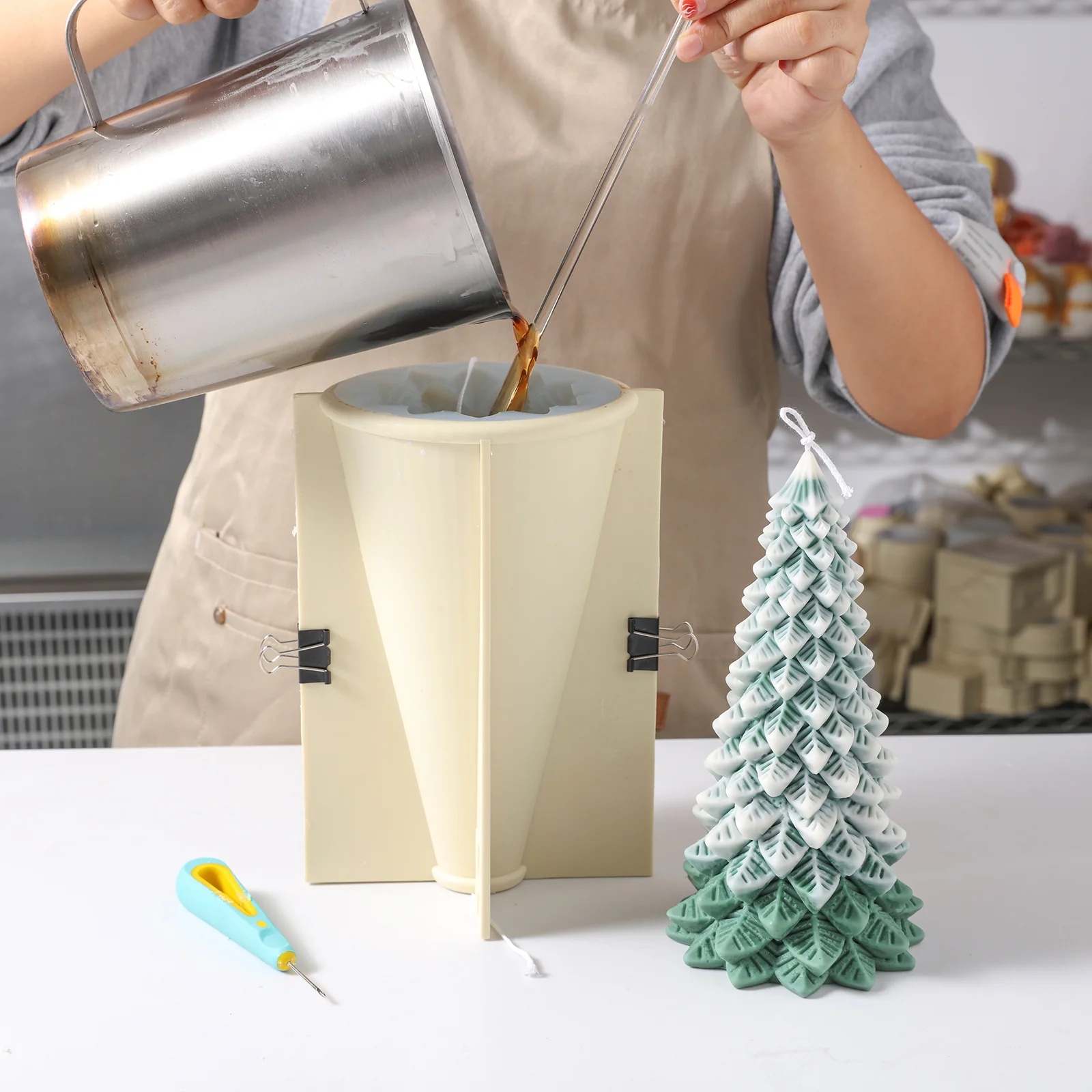 8.5'' Christmas Pine Tree Candle Silicone Mold - Image 3