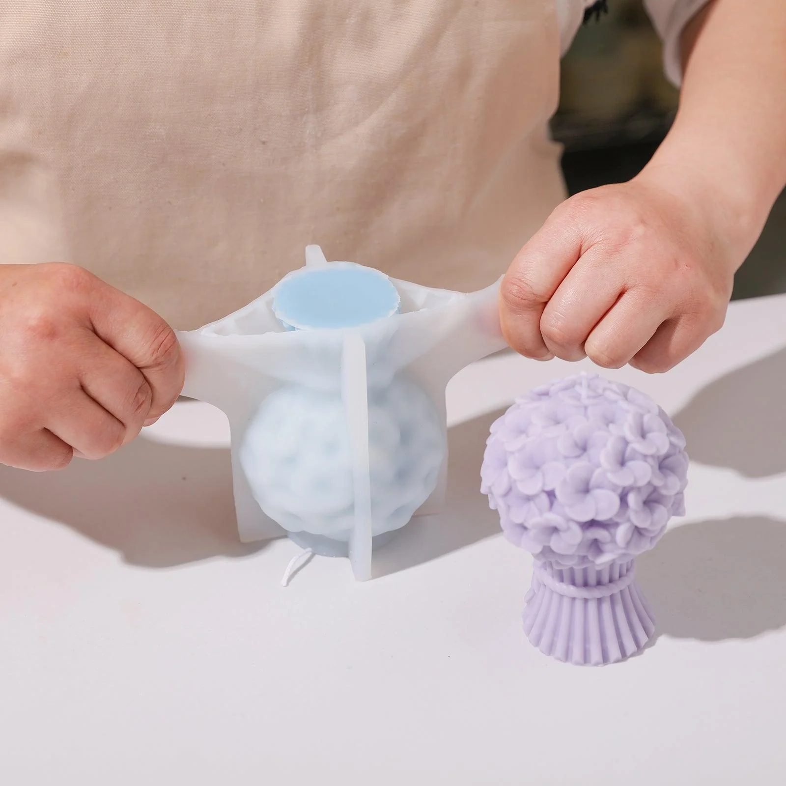 Hydrangea Bouquet Flourishing Candle Silicone Mold - Image 3