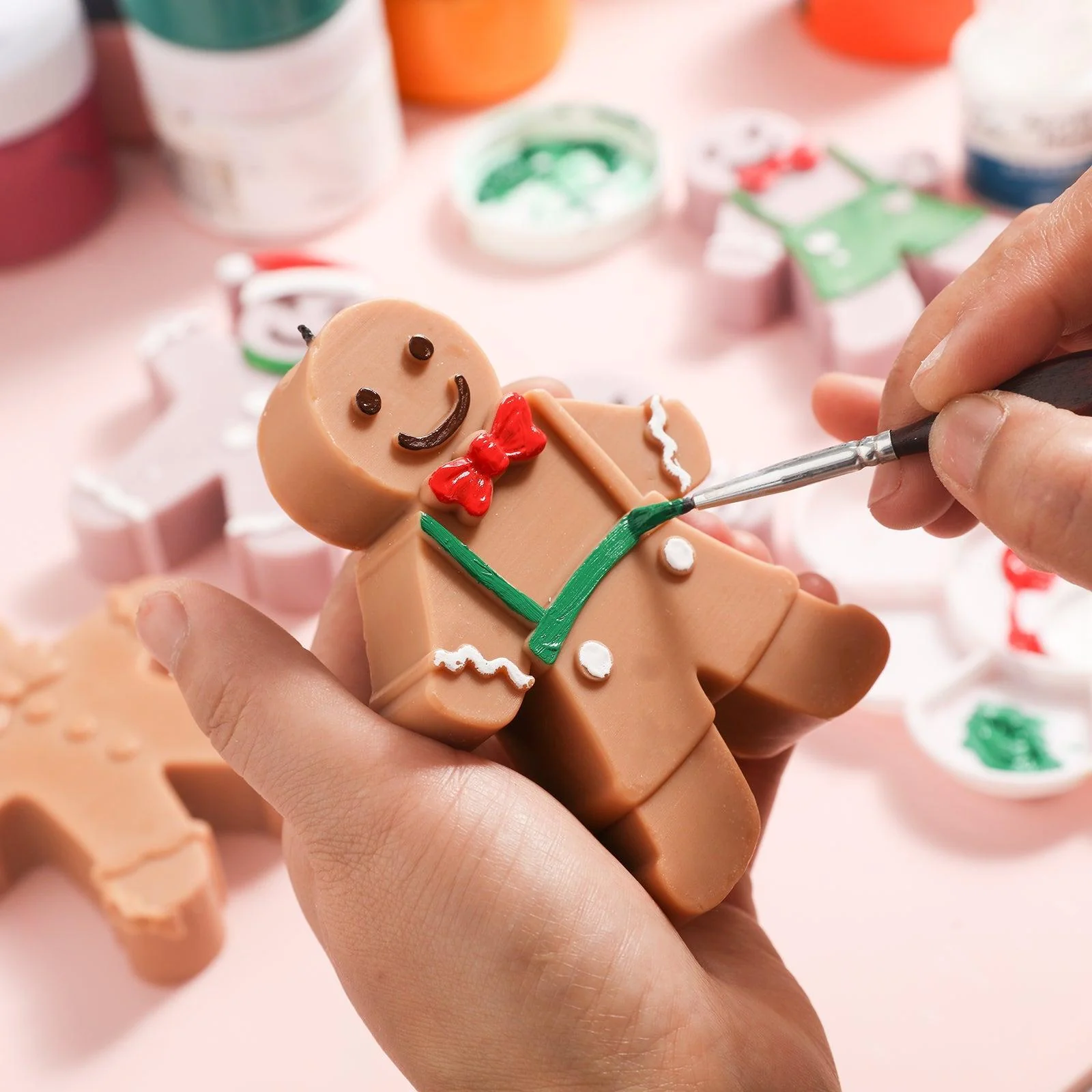 The Gingerbread Man Family Silicone Candle Mold - Image 4