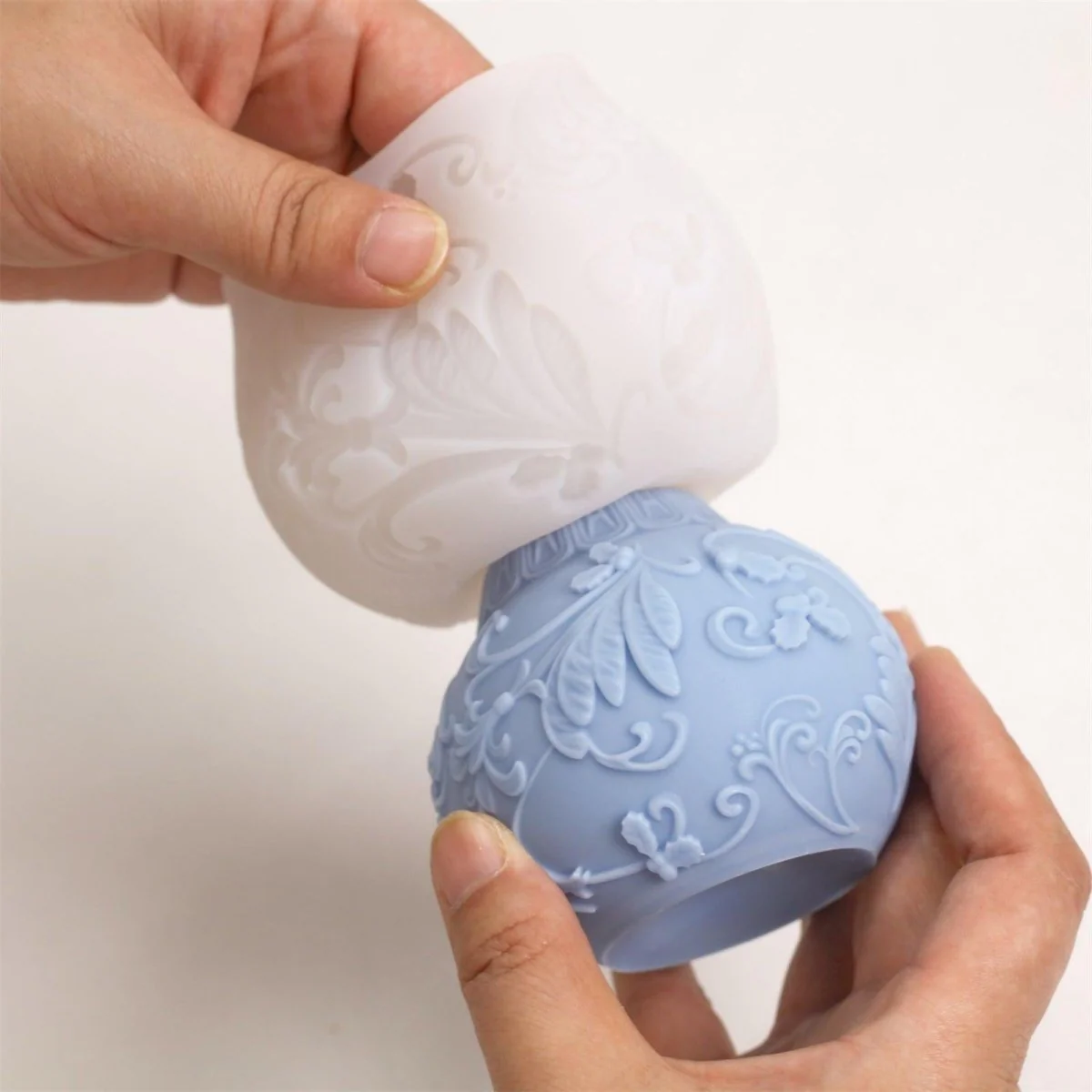Christmas Mistletoe Bauble Light Candle Silicone Mold - Image 3