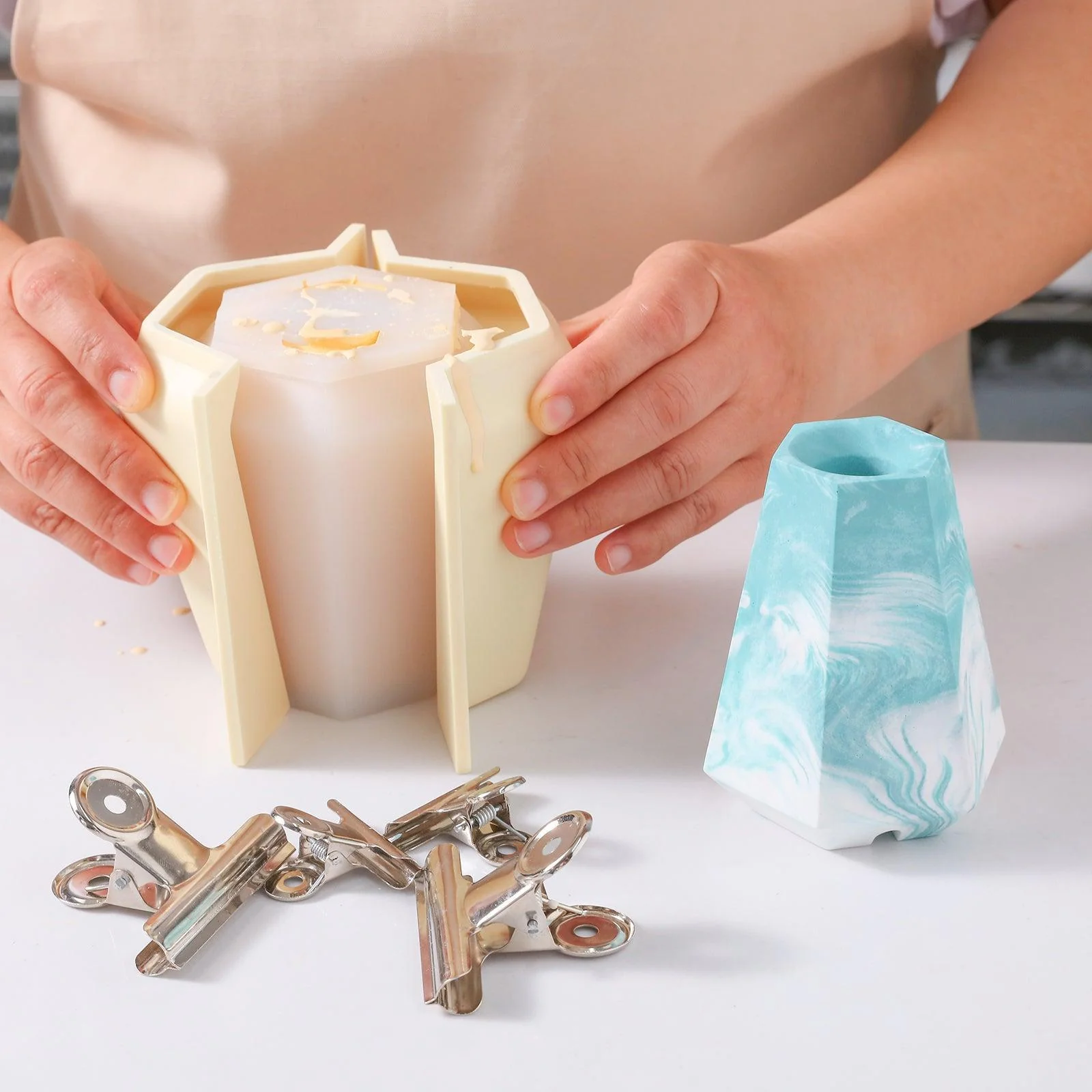Diamond-Shaped Table Lamp Silicone Mold and Accessories - Image 2