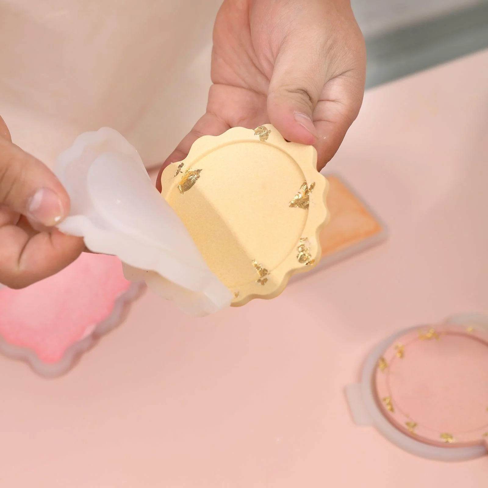 Round Handheld Mirror Mold with Glass - Image 2