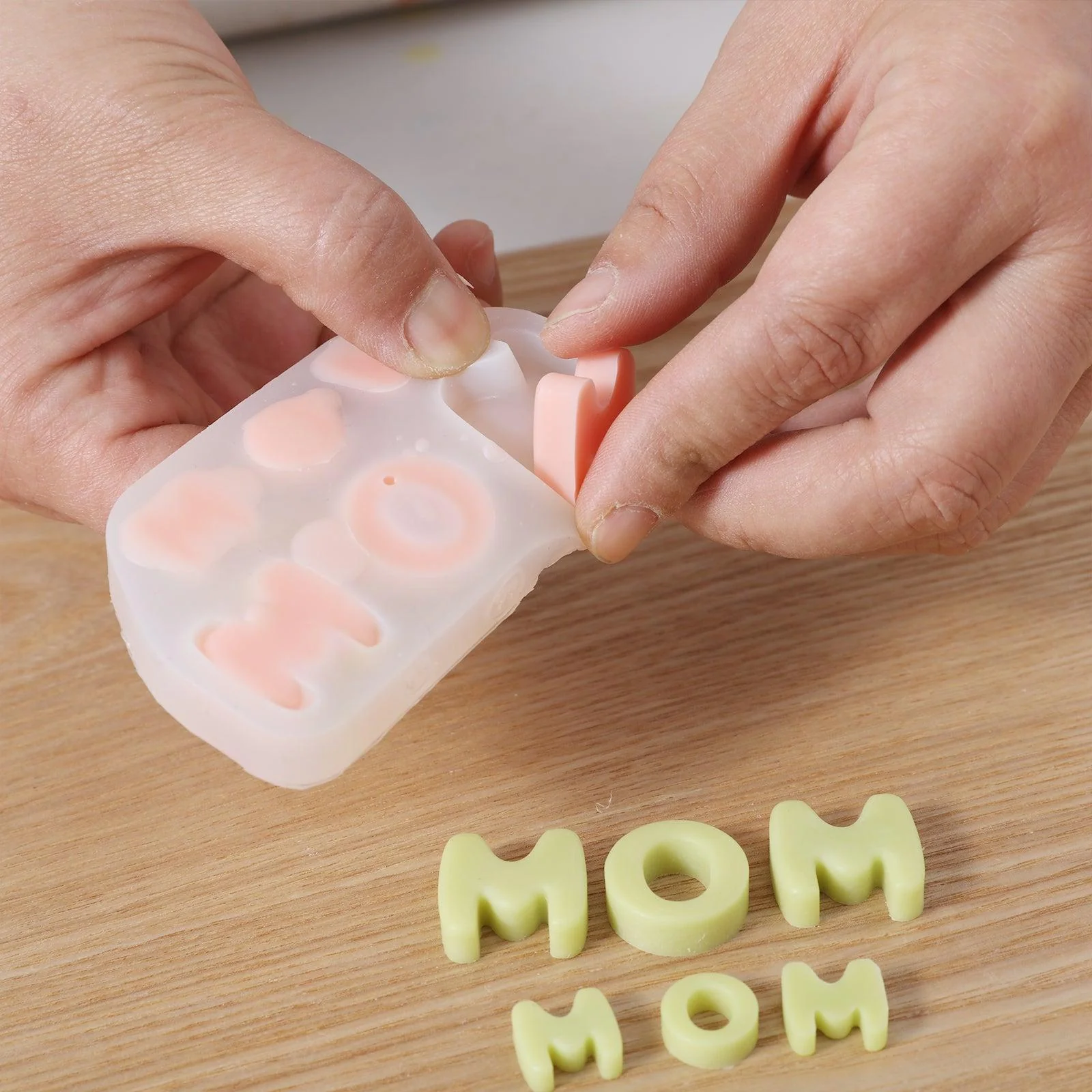 MOM Shaped Letter Candle Silicone Mold - Ⅱ - Image 2