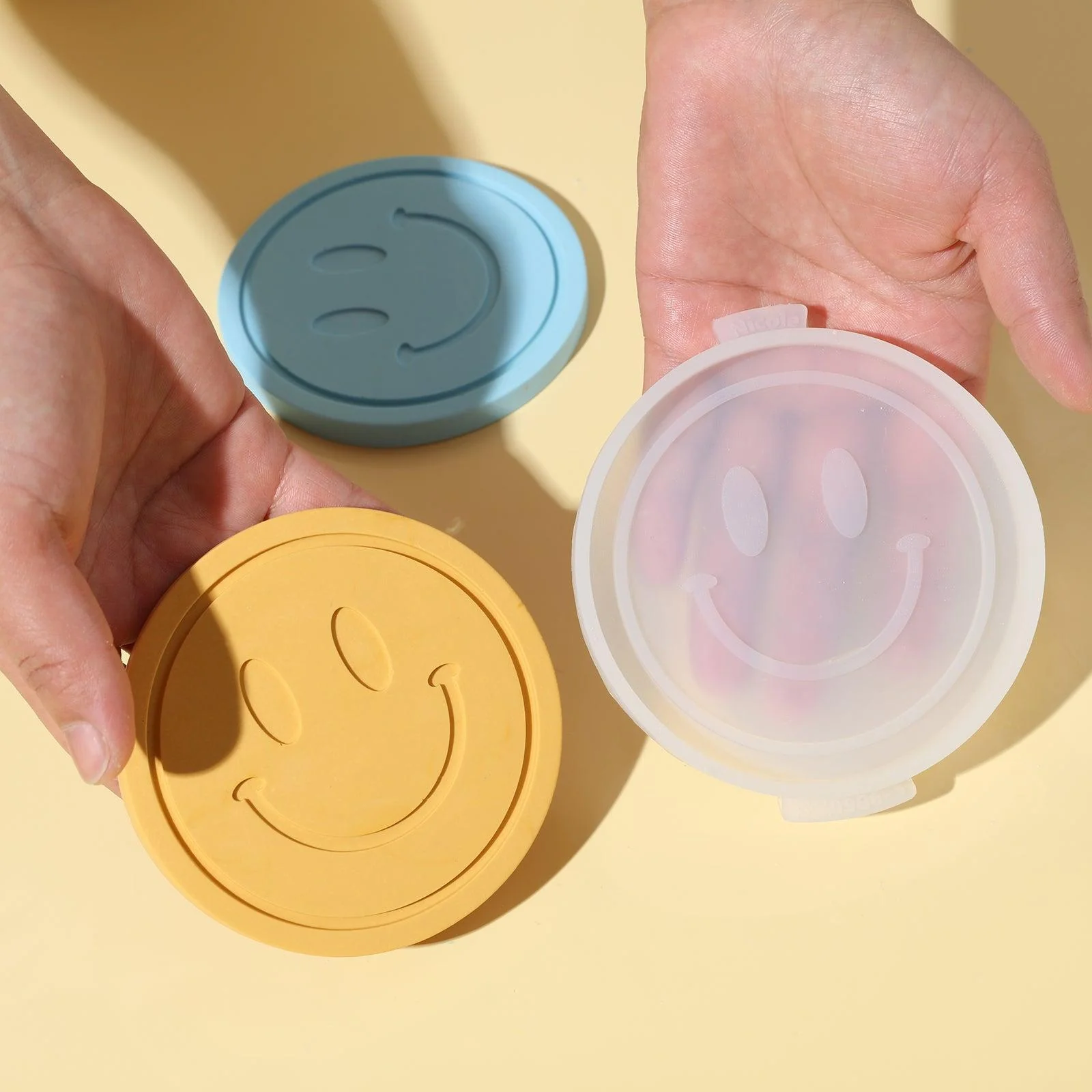 Emoticon-ⅤConcrete Coaster Silicone Mould - Image 2