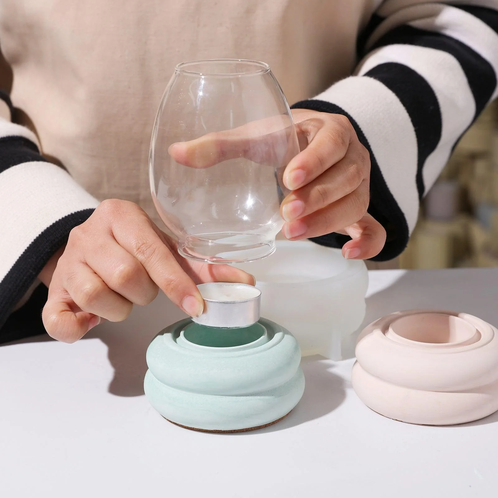 Windproof Glass Cover Tealight Holder Concrete Silicone Mold - Image 3
