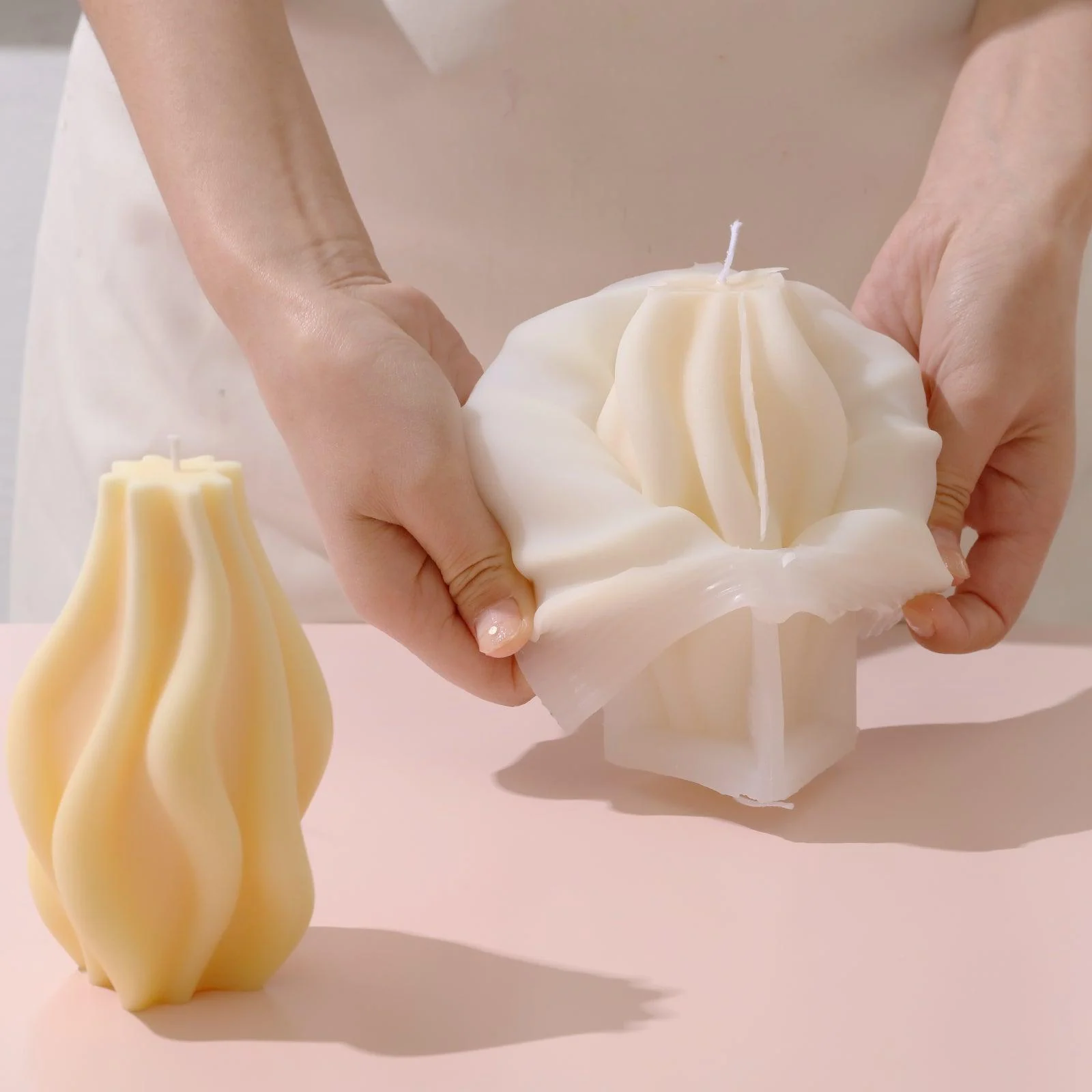 Sleek Wave Candle Silicone Mold - Image 2